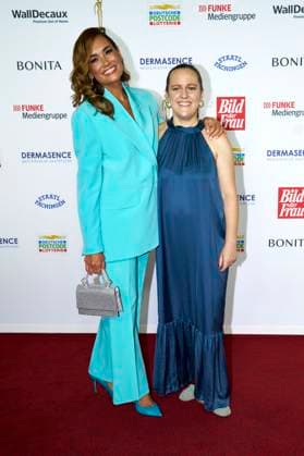 Jana Ina Zarrella und Philippa Mund bei der 16. Verleihung der Goldenen Bild der Frau 2023 im Stage Theater Neue Flora. Hamburg, 11.10.2023
