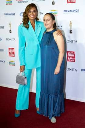 Jana Ina Zarrella und Philippa Mund bei der 16. Verleihung der Goldenen Bild der Frau 2023 im Stage Theater Neue Flora. Hamburg, 11.10.2023