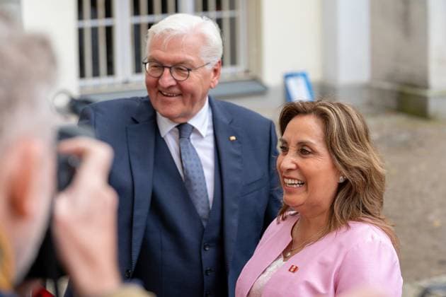 News Themen der Woche KW41 News Bilder des Tages 13.10.2023,Berlin,Schloß Bellevue, Begrüßung der Präsidentin der Republik Peru, Dina Ercilia Boluarte Zegarra, mit militärischen Ehren Bundespräsident Frank-Walter Steinmeier *** 13 10 2023,Berlin,Bellevue Palace, welcoming the President of the Republic of Peru, Dina Ercilia Boluarte Zegarra, with military honors Federal President Frank Walter Steinmeier.
