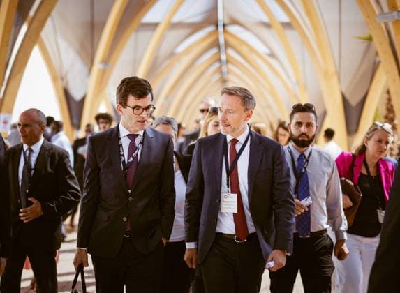 News Themen der Woche KW41 Christian Lindner (FDP), Bundesminister der Finanzen, aufgenommen bri einem Gesprach mit der US Amerikanischen Delegation im Rahmen der Teilname am der Jahrestagung von IWF und Weltbank in Marrakesch (Marokko), 12.10.2023. Marakesch Marocco *** Christian Lindner FDP , Federal Minister of Finance, recorded during a meeting with the U.S. delegation to the Annual Meetings of the IMF and the World Bank in Marrakech Morocco , 12 10 2023 Marrakech Morocco Copyright: xFelixxZahnx