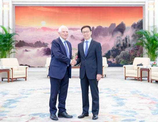 News Themen der Woche KW41 News Bilder des Tages (231013) -- BEIJING, Oct. 13, 2023 -- Chinese Vice President Han Zheng meets with Josep Borrell, High Representative of the European Union for Foreign Affairs and Security Policy, in Beijing, capital of China, Oct. 13, 2023. ) CHINA-BEIJING-HAN ZHENG-EU-JOSEP BORRELL-MEETING (CN) DingxLin 
