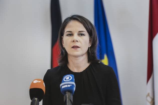 News Themen der Woche KW41 News Bilder des Tages Annalena Baerbock (Buendnis 90 Die Gruenen), Bundesaussenministerin, aufgenommen waehrend einem Pressestatement nach ihrer Reise nach Israel und Aegypten in Kairo, 14.10.2023. Baerbock reiste nach ihrem Besuch in Israel kurzfristig weiter nach Aegypten, um Gespraeche ueber die politische Situation in Israel zu fuehren. Vor einer Woche wurde Israel von Terroristen der Hamas ueberfallen, woraufhin ueber 1.300 Menschen ums Leben kamen. Kairo Aegypten *** Annalena Baerbock Buendnis 90 Die Gruenen , German Foreign Minister, pictured during a press statement after her trip to Israel and Egypt in Cairo, 14 10 2023 Baerbock traveled on to Egypt at short notice after her visit to Israel to hold talks on the political situation in Israel A week ago, Copyright: xFlorianxGaertnerx