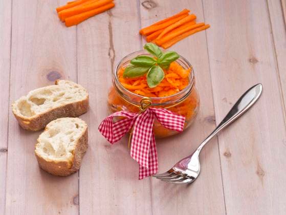 Möhrensalat Möhren Rohkost aus frisch geraspelten Möhren Copyright: xZoonar.com EdithxAlbuschatx 4496273