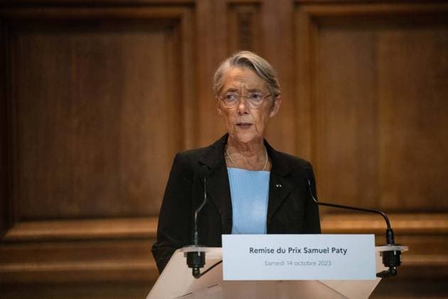 Elisabeth Borne et Gabriel Attal lors de la remise du Prix Samuel Paty 2023 Ã l universitÃ de la Sorbonne Ã Paris The Prime Minister Elisabeth Borne takes part in the presentation to the winning classes of the Samuel PATY 2023 award, organised by schools at the Sorbonne. The Prix Samuel Paty is a tribute to the teacher who was murdered on 16 October 2020, and aims to encourage cohesion and cooperation through a class project. Following the terrorist attack on a secondary school in Arras and the death of teacher Dominique Bernard, the Prime Minister will speak and pay tribute to him. Saturday 14th October 2023. La Sorbonne, Paris. Elisabeth Borne La premiere ministre participe a la remise aux classes laureates du Prix Samuel PATY 2023, or  Copyright: xJeannexAccorsini Pool BestimagexJeannexAccorsini Pool Bestimagex