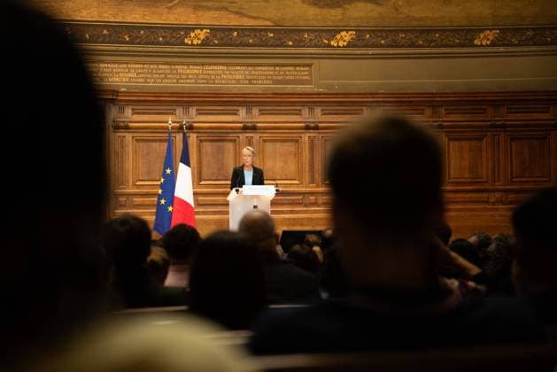 Elisabeth Borne Attends Samuel Paty Prize Ceremony At La Sorbonne - Paris The Prime Minister Elisabeth Borne takes part in the presentation to the winning classes of the Samuel PATY 2023 award, organised by schools at the Sorbonne. The Prix Samuel Paty is a tribute to the teacher who was murdered on 16 October 2020, and aims to encourage cohesion and cooperation through a class project. Following the terrorist attack on a secondary school in Arras and the death of teacher Dominique Bernard, the Prime Minister will speak and pay tribute to him. Saturday 14th October 2023. Paris La Sorbonne, France. Elisabeth Borne La premiere ministre participe a la remise aux classes laureates du Prix Samuel PATY 2023, organise eux des ecoles a la Sorbonne.  Copyright: xPool ABACAx 871676_047 Pool ABACAx 871676_047