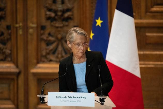 Elisabeth Borne Attends Samuel Paty Prize Ceremony At La Sorbonne - Paris The Prime Minister Elisabeth Borne takes part in the presentation to the winning classes of the Samuel PATY 2023 award, organised by schools at the Sorbonne. The Prix Samuel Paty is a tribute to the teacher who was murdered on 16 October 2020, and aims to encourage cohesion and cooperation through a class project. Following the terrorist attack on a secondary school in Arras and the death of teacher Dominique Bernard, the Prime Minister will speak and pay tribute to him. Saturday 14th October 2023. Paris La Sorbonne, France. Elisabeth Borne La premiere ministre participe a la remise aux classes laureates du Prix Samuel PATY 2023, organise eux des ecoles a la Sorbonne.  Copyright: xPool ABACAx 871676_048 Pool ABACAx 871676_048