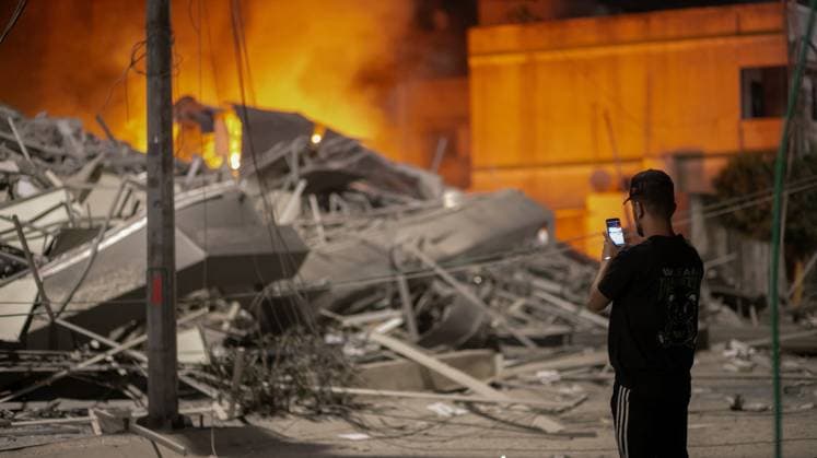 News Themen der Woche KW41 Palestinian Death Toll Rises In Gaza 10 09 2023 Palestine. A Palestinian man takes a picture of the view of a destroyed house and fire caused by an Israeli airstrike. The death toll in Gaza has risen to at least 2,215, with 8,714 wounded, the local health ministry said on Saturday October 14. The death toll in the West Bank is at 54, it added. Photo by Doaa Albaz Middle East Images ABACAPRESS.COM Gaza Gaza Strip Palestine  Copyright: xMiddlexEastxImages ABACAx 871706_037 MiddlexEastxImages ABACAx 871706_037