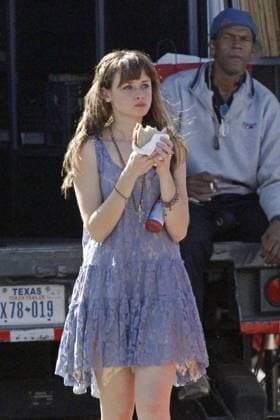 EXCLUSIVE Alexis Bledel looks lovely in a lavender dress as she snacks on the set of Remember Sunday in New Orleans 89817, NEW ORLEANS, LOUISIANA - Friday January 25, 2013. EXCLUSIVE Alexis Bledel looks lovely in a lavender dress as she snacks on the set of Remember Sunday in New Orleans. The former Gilmore Girls star could be seen walking around during a break and eating a sandwich before chatting with co-star Zachary Levi, who also munched on food out of an open container. , Credit:PacificCoastNews.com Avalon USA, New Orleans  Copyright: xPacificCoastNews.comx xAvalonx 0518960796