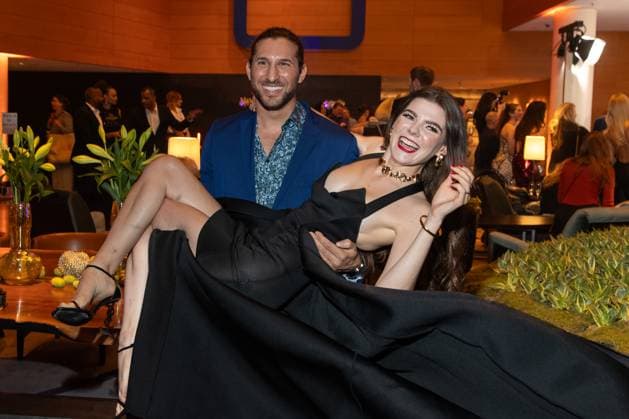 Bilder des Jahres 2023, Entertainment 10 Oktober Entertainment Themen der Woche KW41 Charity Gala - Laughing Hearts Klaudia Giez mit Freund Adriano Salvaggio bei der Charity Gala Laughing Hearts am 14.10.2023 im Grand Hyatt am Potsdamer Platz in Berlin. *** Charity Gala Laughing Hearts Klaudia Giez with boyfriend Adriano Salvaggio at the Charity Gala Laughing Hearts on 14 10 2023 at the Grand Hyatt at Potsdamer Platz in Berlin Copyright: xEventpressxKochanx