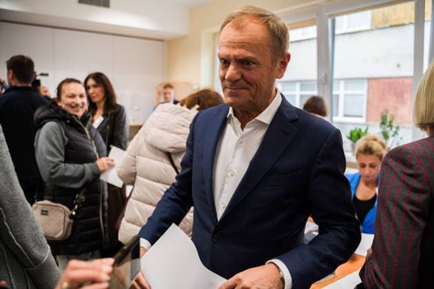 15.10.2023 WARSZAWA WYBORY PARLAMENTARNE 2023 N Z DONALD TUSK FOT MAREK KONRAD FOTONEWS NEWSPIX.PL --- Newspix.pl WARSAW, POLAND 15.10.2023 The chairman of the Civic Platform, Donald Tusk, votes in the Parliamentary elections. PHOTOGRAPHER: MAREK KONRAD FOTONEWS NEWSPIX.PL POLAND OUT!  20231015FNMK016