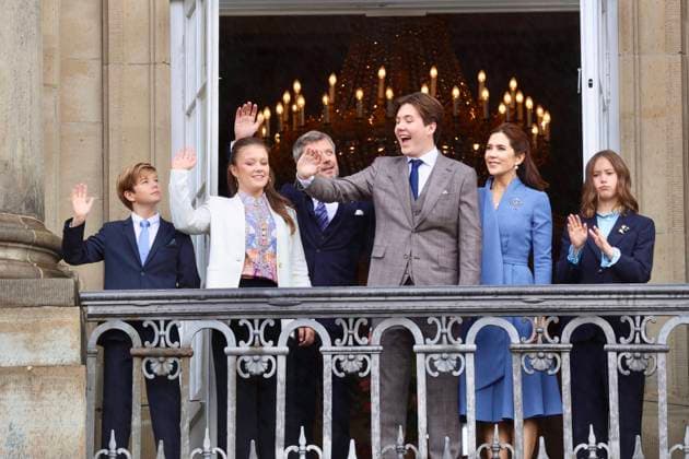 15-10-2023 Denmark Prince Christian on his 18th birthday on the balcony of Frederik VIII™s Palace together with his family and The Queen. Prince Frederik and Princess Mary and Prince Christian, Princess Isabella, Prince Vincent, Princess Josephine Â  Copyright: xPPEx