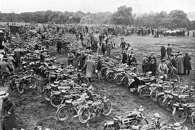 RECORD DATE NOT STATED Fleets of motorcyles at the outbreak of war At the start of World War I the petrol-driven motor was used for the first time for haulage of big guns, ammunition wagons, food and baggage trains, Red Cross ambulances, as well as for the conveyance of troops at the front. At this time, motor cyclists offered to raise a corps, and the offer was gladly accepted by the War Office. The photograph shows a parade of the hundreds of motor cycles placed at the disposal of the military authorities. Date: 1914  Copyright: Gemini Picture No. 10731760