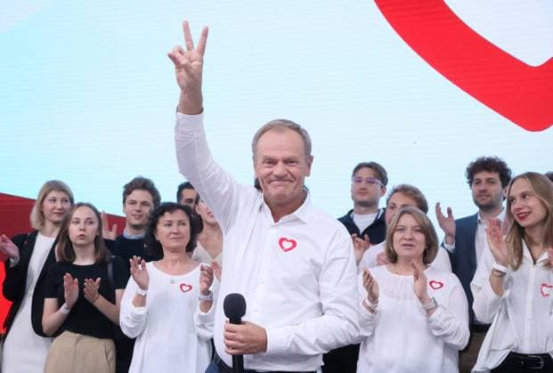Bilder des Jahres 2023, News 10 Oktober News Themen der Woche KW41 2023 Polish parliamentary election Photo: Wojciech Olkusnik East News Former Polish prime minister and leader of the opposition coalition Donald Tusk attends an election night event hosted by the Civic Coalition (Koalicja Obywatelska) alliance after the conclusion of the Polish parliamentary election on October 15, 2023 in Warsaw, Poland. Polish citizens are electing 460 members of the Sejm (lower chamber of Parliament) and 100 senators. EN_01600382_0111 