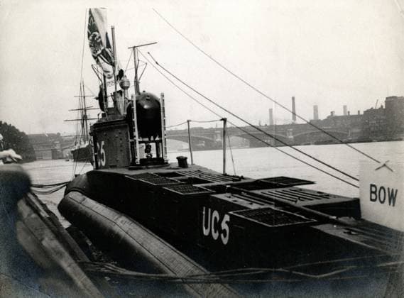 RECORD DATE NOT STATED WW1 - Captured UC5 U-Boat in the River Thames WW1 - UC-5 was a German Type UC minelayer submarine or U-boat in the German Imperial Navy during World War I. Seen here moored up on the banks of the River Thames following capture. She was commissioned into the German Imperial Navy on 19th June 1915 as SM UC-5. She served in World War I under the command of Herbert Pustkuchen (June 1915 - December 1915) and Ulrich Mohrbutter (December 1915 - April 1916). Date: circa 1917  Copyright: Gemini Picture No. 10942233