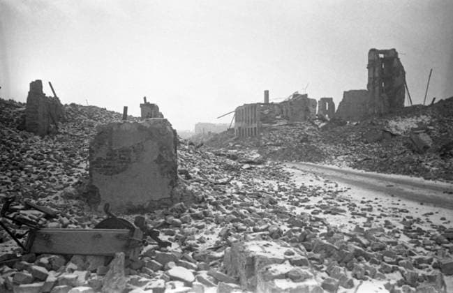 Great Patriotic War 6049924 17.01.1945 Great Patriotic War 1941-1945. The 1st Byelorussian Front of the Read Army and 1st Army of the Wojsko Polskie liberated the capital of Poland Warsaw. Vladimir Grebnev Warsaw Poland  Copyright: xVladimirxGrebnevx