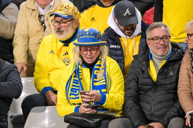 News Bilder des Tages BRUSSELS - Swedish fans after the European Championship qualifier Belgium - Sweden. The football match was stopped at halftime due to the shooting earlier in the day in the center of Brussels that left two Swedish people dead. ANP netherlands out - belgium out  Copyright: xx x481295775x originalFilename: 481295775.jpg