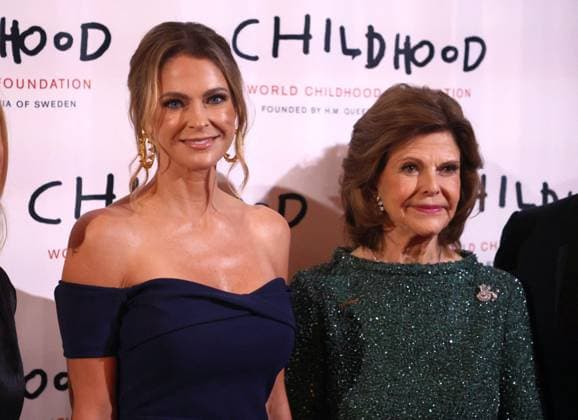 Entertainment Themen der Woche KW42 Entertainment Bilder des Tages World Childhood Foundation Gala - NYC Princess Madeleine of Sweden with Queen Silvia of Sweden attend the 2023 World Childhood Foundation Gala on Park Avenue in New York City, NY, USA on October 16, 2023. Photo by Charles Guerin ABACAPRESS.COM New York City NY United States  Copyright: xGuerinxCharles ABACAx 871982_010 GuerinxCharles ABACAx 871982_010