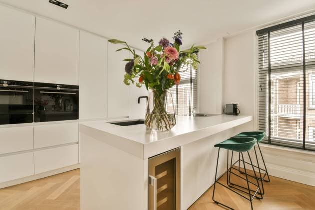PR_ID15321_4136_Koninginneweg133.jpg Interior of modern kitchen with white cabinets and countertop by windows in contemporary apartment, Property released Model Released ProCreators_ID15321_467045_005 Copyright: xProxCreatorsx