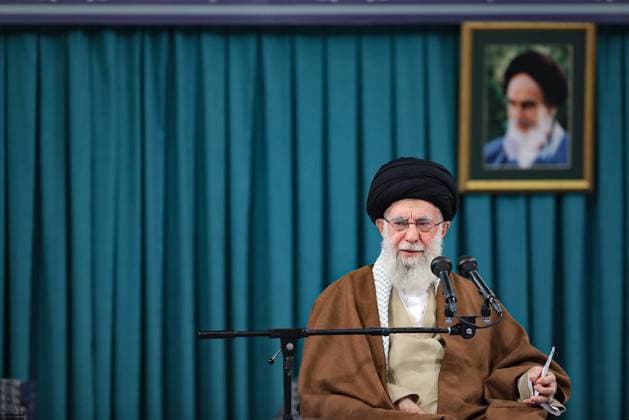 News Themen der Woche KW42 News Bilder des Tages October 17, 2023, Tehran, Iran: Iranian Supreme Leader Ayatollah ALI KHAMENEI speaks during a meeting. Khamenei warned that Israel s continuing offensive in Gaza would cause a violent reaction across the region. He warned Israel to stop the attack on Gaza, saying If the crimes continue, no one will be able to stop the Muslims and the Resistance forces . Iran warned on October 16, of a possible pre-emptive action against Israel in the coming hours , as Israel readies for a ground offensive on the Gaza Strip. Tehran Iran - ZUMAi98_ 20231017_zih_i98_020 Copyright: xIranianxSupremexLeader SxOfficex