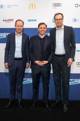 Axel Springer Award 2023 Julian Deutz, Konstantin Sixt und Peter Würtenberger beim Axel Springer Award 2023 im Axel Springer Neubau am 17.10.2023 in Berlin. Copyright: xEventpressxKochanx
