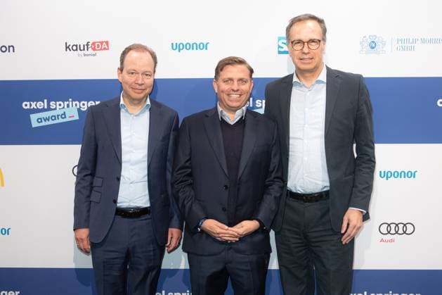 Axel Springer Award 2023 Julian Deutz, Konstantin Sixt und Peter Würtenberger beim Axel Springer Award 2023 im Axel Springer Neubau am 17.10.2023 in Berlin. Copyright: xEventpressxKochanx