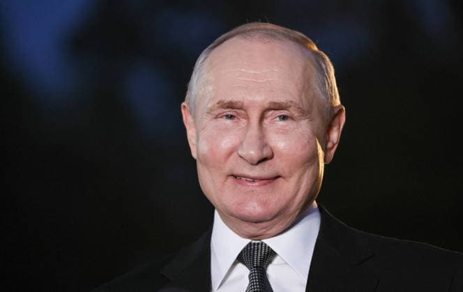 News Bilder des Tages CHINA, BEIJING - OCTOBER 18, 2023: Russia s President Vladimir Putin gives a briefing for the Russian press at the Diaoyutai State Guesthouse. Sergei Savostyanov TASS  63482956