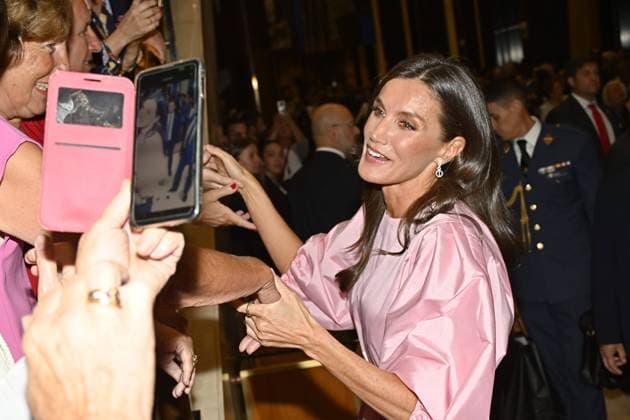 Entertainment Themen der Woche KW42 Entertainment Bilder des Tages Spanische Königsfamilie, Konzertbesuch am Vorabend des Prinzessin-von-Asturien-Preises in Oviedo Los reyes Felipe VI y Letizia junto a la princesa Leonor y la infanta Sofia asisten al concierto de los Premios Princesa de Asturias en Oviedo. 19 de octubre de 2023 711 Antonio Quilez Cordon Press Spanish King Felipe VI and Letizia with Princess of Asturias Leonor de Borbon and Sofia de Borbon during the celebration of the 31th edition of the concert of the Princess of Asturias Awards 2022 in Oviedo on Thursday, 19 October 2023. Cordon Press *** King Felipe VI and Queen Letizia with Princess Leonor and Infanta Sofia attend the concert of the Princess of Asturias Awards in Oviedo October 19, 2023 711 Antonio Quilez Cordon Press Spanish King Felipe VI and Letizia with Princess of Asturias Leonor de Borbon and Sofia de Borbon during 
