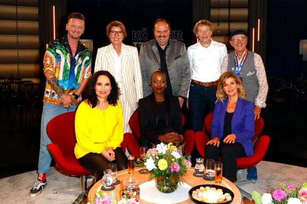 Entertainment Themen der Woche KW42 Entertainment Bilder des Tages Ben Zucker, Yael Adler, Bettina Böttinger, Florence Kasumba, Johann Lafer, Paul Thelen, Anne-Sophie Mutter und Roland Fuchs bei der Aufzeichnung der ZDF-Talkshow Markus Lanz im Fernsehmacher Studio auf dem Phoenixhof. Hamburg, 19.10.2023 *** Ben Zucker, Yael Adler, Bettina Böttinger, Florence Kasumba, Johann Lafer, Paul Thelen, Anne Sophie Mutter and Roland Fuchs at the recording of the ZDF talk show Markus Lanz in the Fernsehmacher Studio at the Phoenixhof Hamburg, 19 10 2023 Foto:xT.xSchröerx xFuturexImagex koelner_treff1910_3002