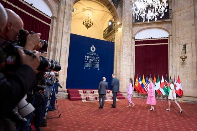 20-10-2023 Medals Princess Leonor and Queen Letizia and King Felipe and Princess Sofia during the Princess Asturias awards at the Campoamor theatre in Oviedo No Spain Â  Copyright: xPPEx