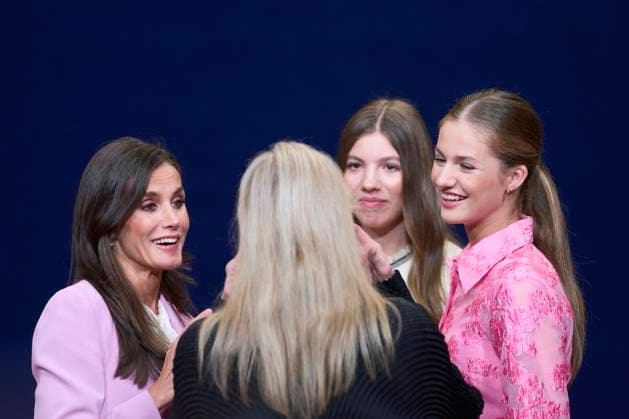 20-10-2023 Medals Princess Leonor and Queen Letizia and Princess Sofia and US actress Meryl Streep during the Princess Asturias awards at the Campoamor theatre in Oviedo No Spain Â  Copyright: xPPEx