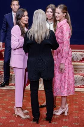 Spanien, Verleihung Prinzessin-von-Asturien-Preis in Oviedo Princess Of Asturias Awards Medals - Oviedo Meryl Streep, Queen Letizia of Spain, Princess Leonor, Princess Sofia attending the delivery of the Princess of Asturias awards medals 2023 at the Reconquista hotel on October 20, 2023 in Oviedo, Spain by Archie Andrews ABACAPRESS.COM Oviedo Spain  Copyright: xAndrewsxArchie ABACAx 872570_086 AndrewsxArchie ABACAx 872570_086