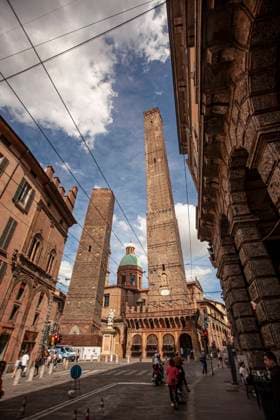 BOLOGNA, ITALY 17 JUNE 2020: Asinelli tower in Bologna, Italy Asinelli tower in Bologna, Italy Copyright: xFilippoxCralotxPhotographyx EDITT (2799)