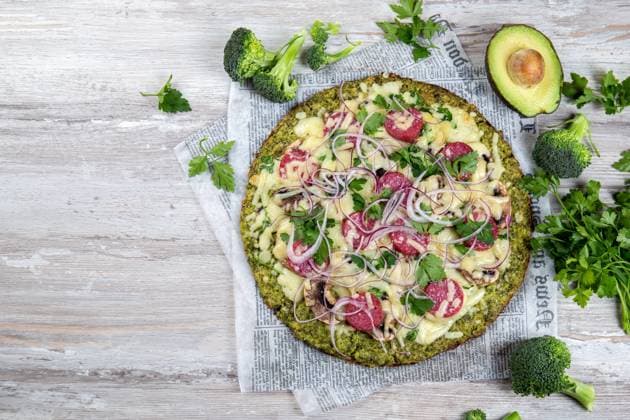 Crust Broccoli base low carbs keto pizza with salami, avocado on vintage newspapper. Top view Crust Broccoli base low carbs keto pizza with salami, avocado on vintage newspapper. Top view. Copyright: xZoonar.com LarisaxBlinovax 20553614