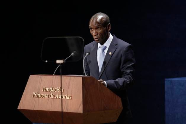 Princess of Asturias Awards Ceremony - Oviedo Athlete Eliud Kipchoge speaks during the 43rd edition of the Princess of Asturias Awards 2023 , at the Campoamor Theater, on October 20, 2023, in Oviedo, Asturias, Spain. The Princess of Asturias Awards Ceremony is the main activity carried out by the Princess of Asturias Foundation, a private non-profit institution whose objectives are to contribute to the exaltation and promotion of scientific, cultural and humanistic values and to consolidate the links between the Principality of Asturias and the title traditionally held by the heirs to the Crown of Spain. The day is considered one of the most important cultural events on the international agenda. Photo by Jorge Peteiro Europa Press ABACAPRE  Copyright: xEuropaxPress ABACAx 872624_064 EuropaxPress ABACAx 872624_064