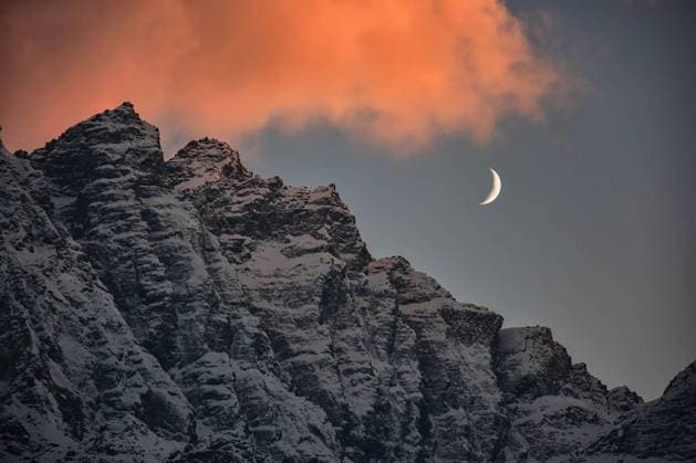 Creative Highlights World October 19, 2023, Sonamarg, India: The waxing crescent moon rises over the snow covered mountains in Sonamarg, about 100kms from Srinagar, the summer capital of Jammu and Kashmir. Sonamarg India - ZUMAs197 20231019_aab_s197_002 Copyright: xSaqibxMajeedx