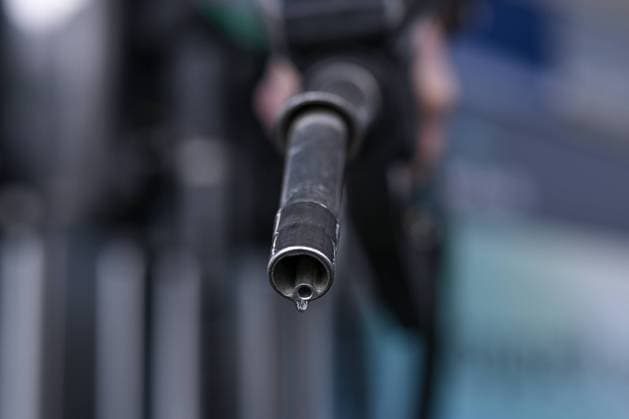 18.10.2023, E20 Tankstelle Mannheim, Zapfhahn Super Eco 20 Mannheim Baden-Württemberg Deutschland xRHR-FOTO TKx *** 18 10 2023, E20 gas station Mannheim, tap Super Eco 20 Mannheim Baden Württemberg Germany xRHR PHOTO TKx RHR-FOTO TK