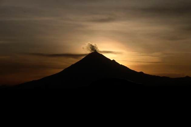 Monumental catrinas receive the Day of the Dead festivity in Atlixco, Mexico October 20, 2023, State of Puebla, Mexico: The Popocatepetl volcano seen from the municipality of Atlixco in the state of Puebla. on October 20, 2023 in State of Puebla, Mexico (Photo by Luis Barron Eyepix Group). Copyright: xLuisxBarronx xEyepixxGroupx LB_20231020_CATRINAS43