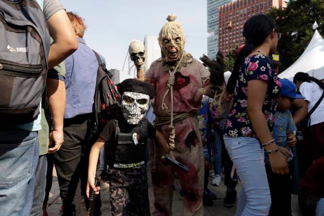 Zombie march in Mexico City October 21, 2023, Mexico City, Mexico: Hundreds of people dressed as zombies participate in the zombie march in Mexico City. on October 21, 2023 in Mexico City, Mexico (Photo by Luis Barron Eyepix Group). Copyright: xLuisxBarronx xEyepixxGroupx 20231021LB_MARCHA_ZOMBIE79