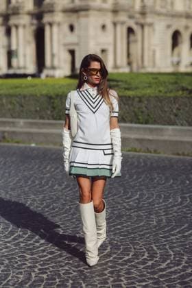 PFW - Street Style Street style, Clara Berry arriving at Casablanca Spring Summer 2024 show, held at Carrousel du Louvre, Paris, France, on October 1, 2023. Photo by Marie-Paola Bertrand-Hillion ABACAPRESS.COM Paris France  Copyright: xBertrand-HillionxMarie-Paola ABACAx 872731_018 Bertrand-HillionxMarie-Paola ABACAx 872731_018