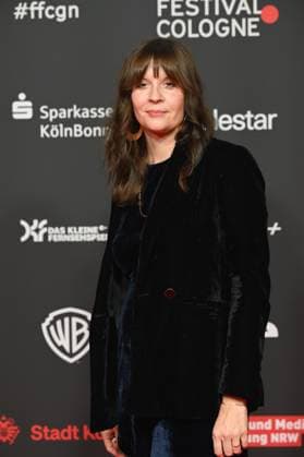 Die Preisträgerin des Manfred Stelzer Preis der in diesem Jahr an die Regisseurin Sonja Heiss für WANN WIRD ES ENDLICH WIEDER, SO WIE ES NIE WAR geht beim 33. Film Festival Cologne, FFCGN in den Kölner Filmpalast