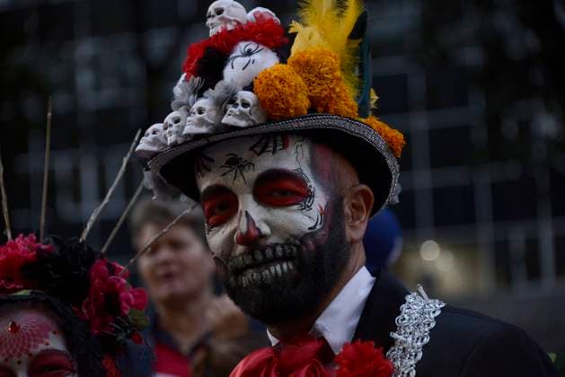 Caterinas Mega Parade - Mexico City A person dressed as Catrina takes part during the Annual Mega Parade of Catrinas 2023 as part of Day of the Dead (Dia de Muertos) celebration at Reforma Avenue. Mexico City, Mexico, October 22, 2023. Photo by Carlos Tischler Eyepix Group ABACAPRESS.COM Mexico City Mexico  Copyright: xTischlerxCarlos Eyepix ABACAx 872841_007 TischlerxCarlos Eyepix ABACAx 872841_007