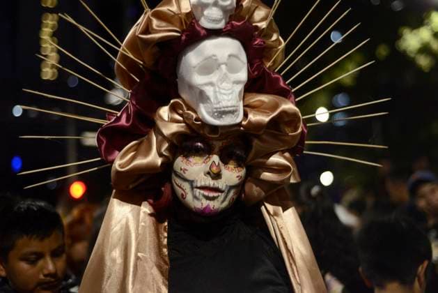 Caterinas Mega Parade - Mexico City A person dressed as Catrina takes part during the Annual Mega Parade of Catrinas 2023 as part of Day of the Dead (Dia de Muertos) celebration at Reforma Avenue. Mexico City, Mexico, October 22, 2023. Photo by Carlos Tischler Eyepix Group ABACAPRESS.COM Mexico City Mexico  Copyright: xTischlerxCarlos Eyepix ABACAx 872841_011 TischlerxCarlos Eyepix ABACAx 872841_011