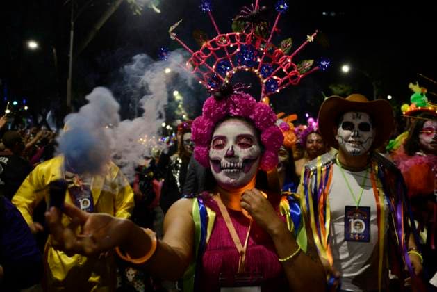 Caterinas Mega Parade - Mexico City A person dressed as Catrina takes part during the Annual Mega Parade of Catrinas 2023 as part of Day of the Dead (Dia de Muertos) celebration at Reforma Avenue. Mexico City, Mexico, October 22, 2023. Photo by Carlos Tischler Eyepix Group ABACAPRESS.COM Mexico City Mexico  Copyright: xTischlerxCarlos Eyepix ABACAx 872841_017 TischlerxCarlos Eyepix ABACAx 872841_017