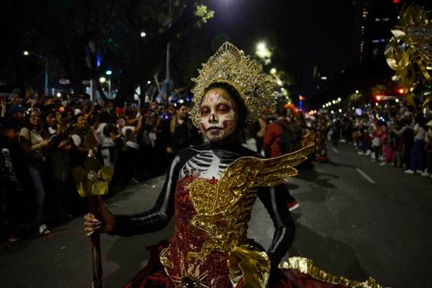 Caterinas Mega Parade - Mexico City A person dressed as Catrina takes part during the Annual Mega Parade of Catrinas 2023 as part of Day of the Dead (Dia de Muertos) celebration at Reforma Avenue. Mexico City, Mexico, October 22, 2023. Photo by Carlos Tischler Eyepix Group ABACAPRESS.COM Mexico City Mexico  Copyright: xTischlerxCarlos Eyepix ABACAx 872841_024 TischlerxCarlos Eyepix ABACAx 872841_024