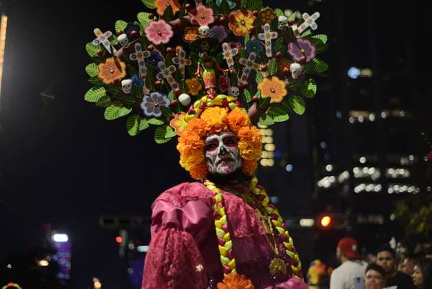 Caterinas Mega Parade - Mexico City A person dressed as Catrina takes part during the Annual Mega Parade of Catrinas 2023 as part of Day of the Dead (Dia de Muertos) celebration at Reforma Avenue. Mexico City, Mexico, October 22, 2023. Photo by Carlos Tischler Eyepix Group ABACAPRESS.COM Mexico City Mexico  Copyright: xTischlerxCarlos Eyepix ABACAx 872841_036 TischlerxCarlos Eyepix ABACAx 872841_036