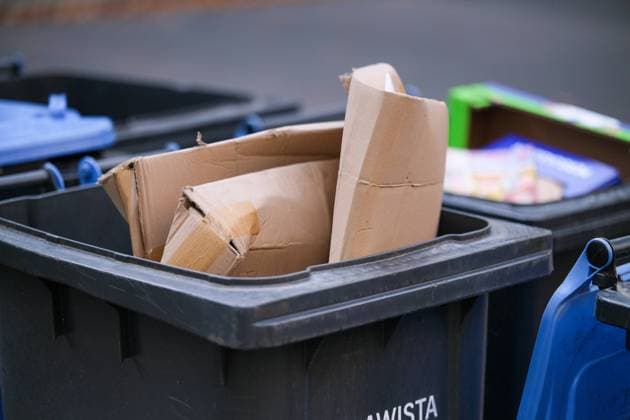 Düsseldorf 23.10.2023 Retouren Retoure CO2 Online shoppen einkaufen onlineshopping Internetshopping Paketboom Paketbote Onlinehandel Paketsteuer Paketversandsteuer Paketabgabe Amazonsteuer Amazon-Steuer Versandhandel Altpapier Papiermangel blaue Tonne Düsseldorf Nordrhein-Westfalen Deutschland *** Düsseldorf 23 10 2023 returns returns CO2 online shopping onlineshopping internet shopping parcel boom parcel messenger online trade parcel tax parcel shipping tax parcel levy Amazon tax mail order waste paper paper shortage blue garbage can Düsseldorf North Rhine Westphalia Germany