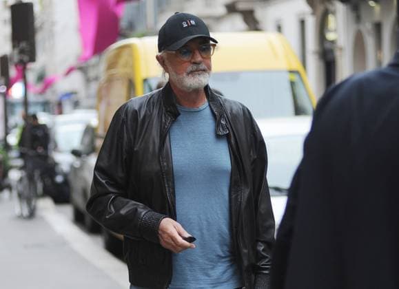 Bilder des Jahres 2023, Entertainment 10 Oktober Entertainment Themen der Woche KW43 Entertainment Bilder des Tages Milan, 23-10-2023 Flavio Briatore, who has lost almost 20 kg of weight, arrives in the center for an appointment, and takes several photos with some people, then gets back in the car and his driver takes him back to the hotel.  Copyright: xMimmoxCarrierox xipa-agency.netx xMIMMOxCARRIERO-x IPA_IPA41170667