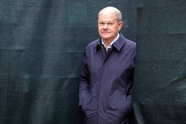 Bundeskanzler bei der Faehigkeitsdemonstration der Territorialen Verfuegungsgruppe des BMVg in Koeln-Wahn Bundeskanzler Olaf Scholz (SPD) im Portrait bei der Uebungssimulation in der Kaserne Koeln Wahn mit zivilmilitaerische Zusammenarbeit und den Host Nation Support in verschiedenen Lageeinspielungen realitaetsnah geuebt, Koeln , 23.10.2023 Koeln Nordrhein-Westfalen Deutschland *** Federal Chancellor at the capability demonstration of the Territorial Disposition Group of the BMVg in Koeln Wahn Federal Chancellor Olaf Scholz SPD in portrait at the exercise simulation in the barracks Koeln Wahn with civil-military cooperation and the Host Nation Support in different situation feeds realistically practiced, Koeln , 23 10 2023 Koeln Nordrhein
