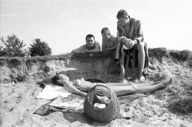 Ereignisse und Personen aus 50-60er Jahre DEU, Deutschland: Die historischen Farbfotos aus den Zeiten der 50-6ßer Jahre zeigen Ereignisse und Personen aus Politik, Kultur, Gewerkschaften, Arbeitsleben, Medizin u.a. Garbsen. Badeleben am GARBSENER See Ende 50er DEU, Germany: The historical color photos from the 1950-60s show events and people from politics, culture, trade unions, working life, medicine, etc. *** Events and people from 50 60s DEU, Germany The historical color photos from the 1950 6s show events and people from politics, culture, trade unions, working life, medicine, etc Garbsen Badeleben am GARBSENER See Ende 50s DEU, Germany The historical color photos from the 1950 60s show events and people from politics, culture, trade