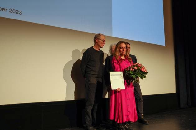 Verleihung des Konrad-Wolf-Preises an den im Belmarsh-Gefängnis in Großbritannien einsitzenden Journalisten und Gründer von Wikileaks Julian Assange am 22.10.2023 in der Akademie der Künste Berlin. Der Preis wurde von Stella Assange entgegengenommen. Die Jury bestand aus Nele Hertling, Thomas Heise gemeinsam mit dem Drehbuchautor Thomas Wendrich. Die Laudatio hielt Thomas Heise.
